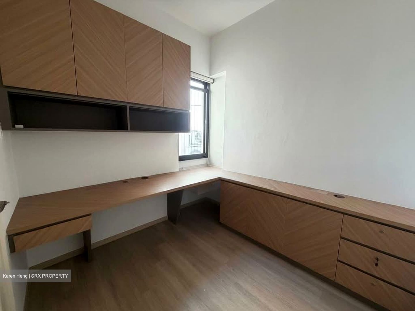 Simsville (D14), Condominium #593799451